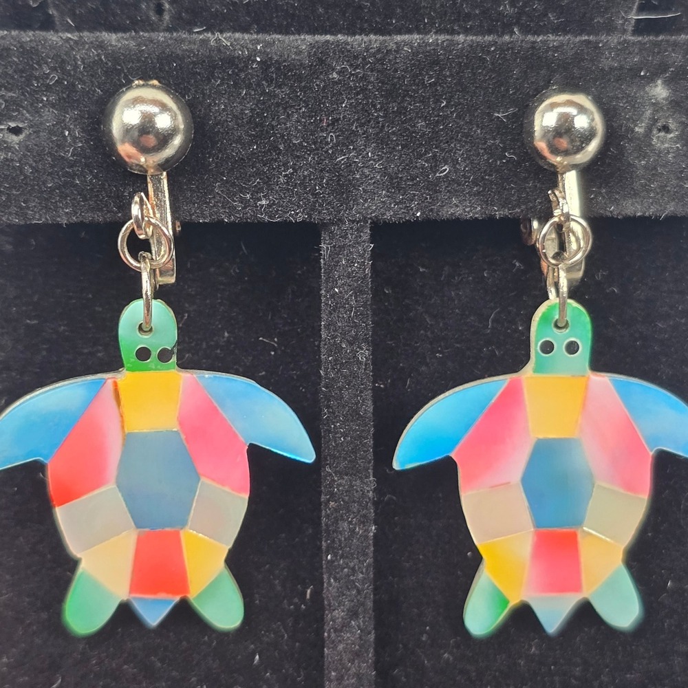 Vintage Sea Turtle Clip On Earrings Colorful Mosaic Mother Of Pearl Shell Design
